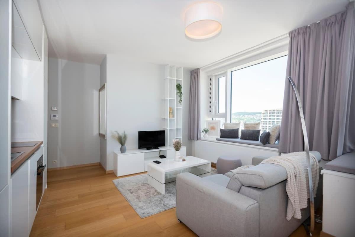 Апартаменты Luxury 1Bdrm On The 28Th Floor Братислава Экстерьер фото