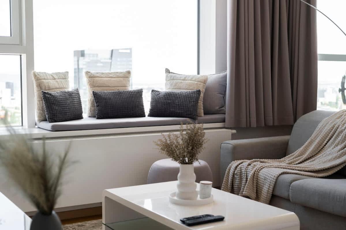Апартаменты Luxury 1Bdrm On The 28Th Floor Братислава Экстерьер фото